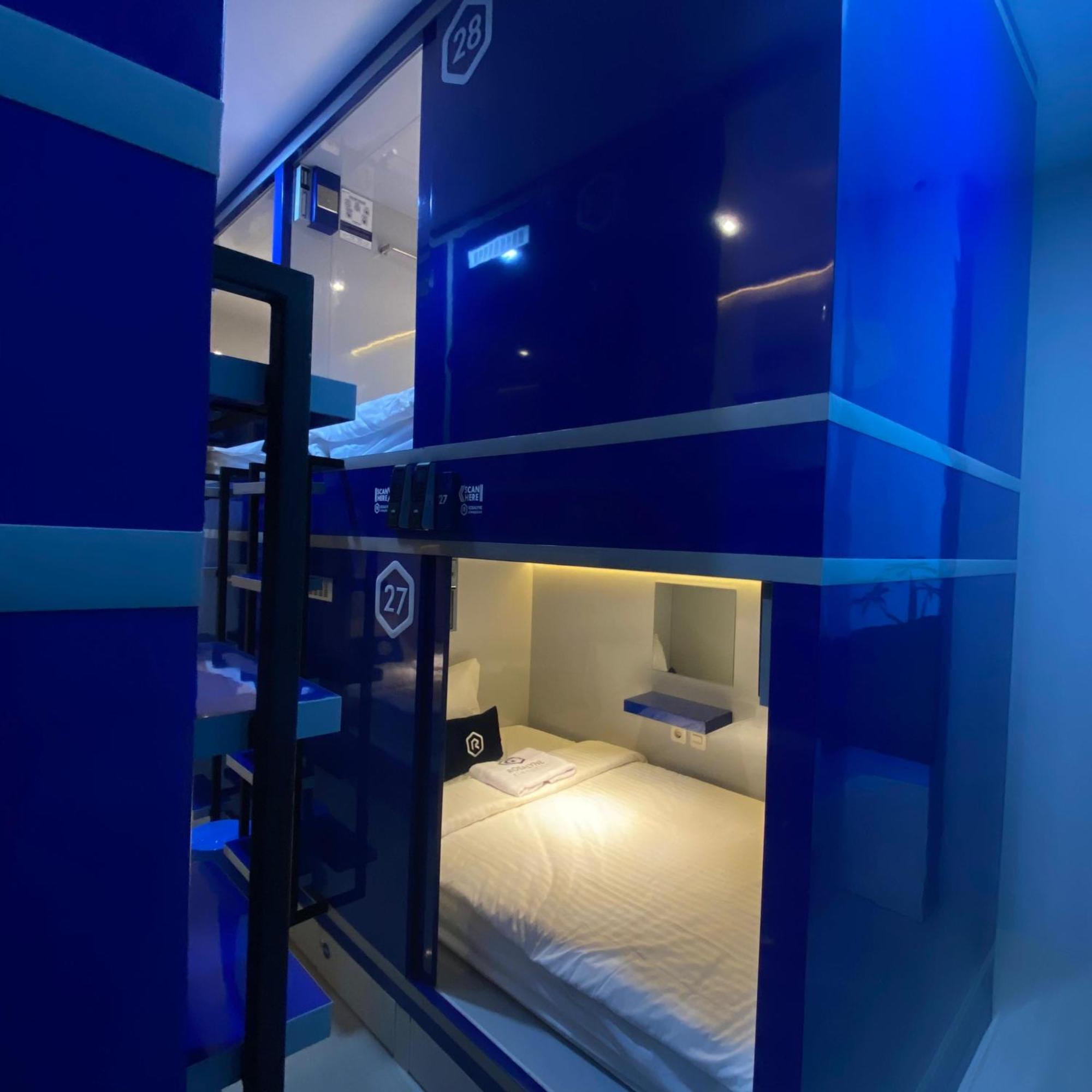 Rosalyne Sleepbox Malioboro 3 Hotel Yogyakarta Exterior photo