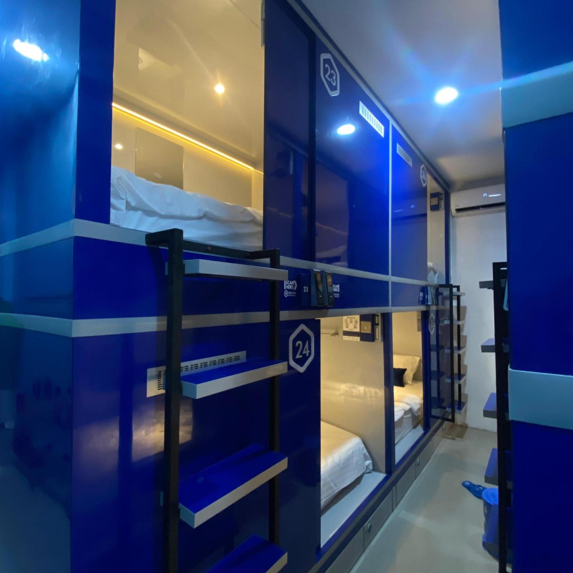 Rosalyne Sleepbox Malioboro 3 Hotel Yogyakarta Exterior photo